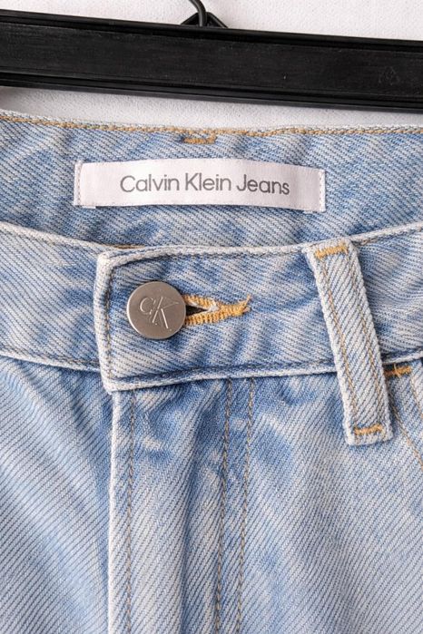 Изчистени дънки Calvin Klein