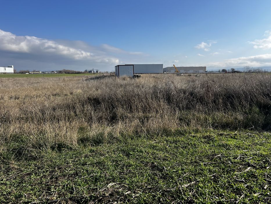 Продавам парцел Равно поле