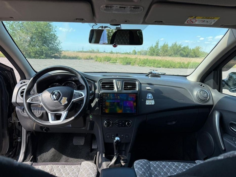 Продаю Рено Логан 2021 года