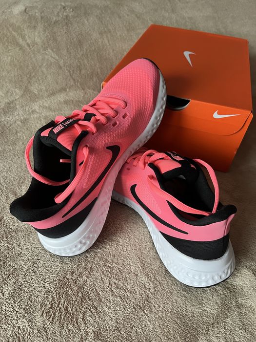 Оригинални Дамски маратонки Nike