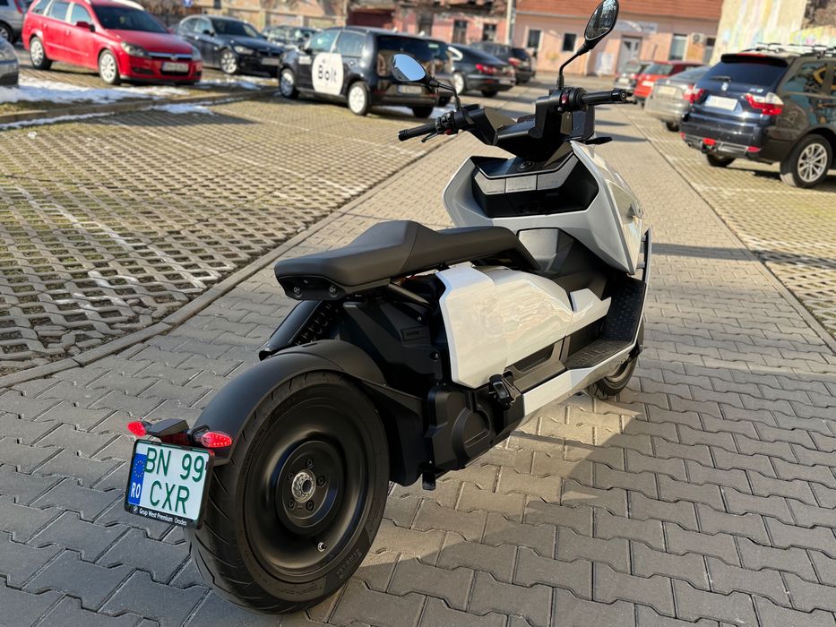 Scuter electric BMW CE04 2024 nou
