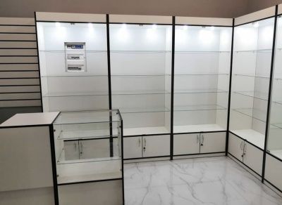 Стеклянные полки на заказ