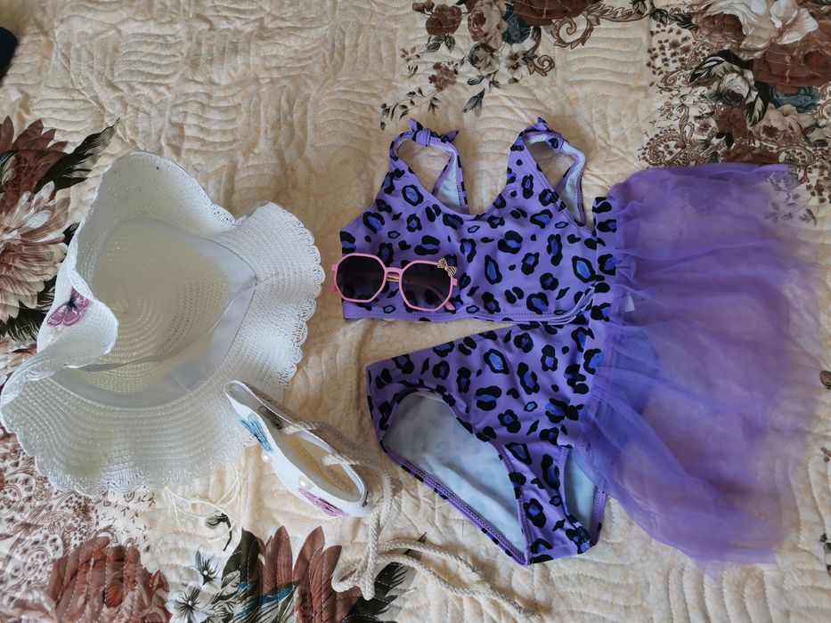 Costum baie 3 piese, pălărie, gentuța și ochelari de soare- 6 ANI