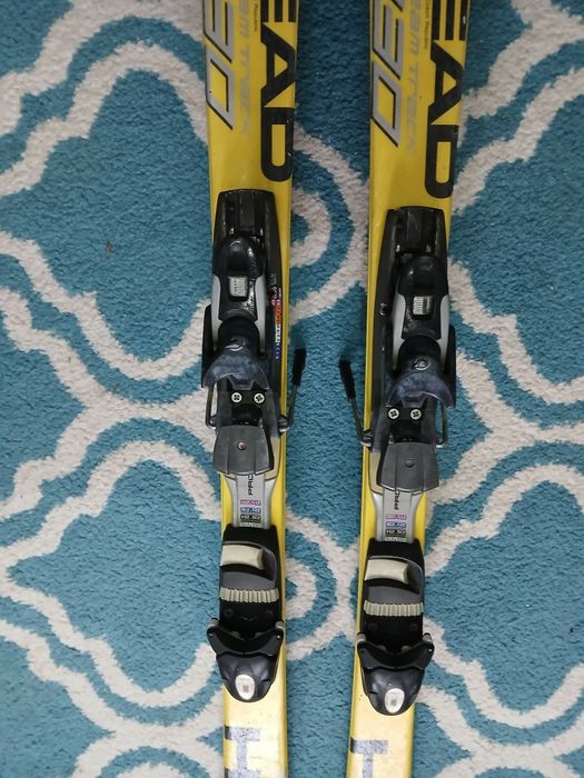 Vând schiuri de copii head