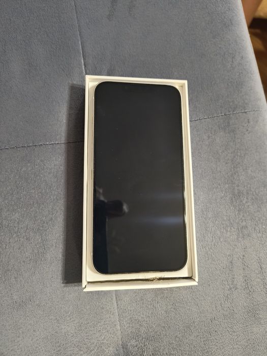 iPhone 13 смартфон