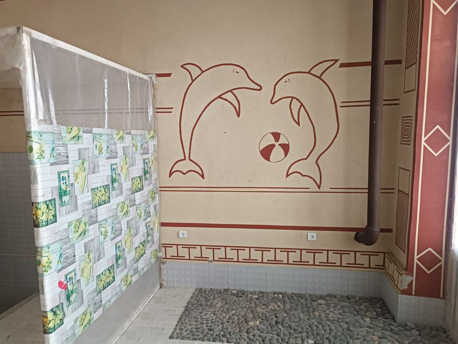 Bino sotiladi Bandixon bozori ichida