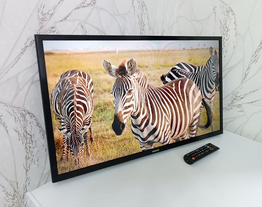 ТЕЛЕВИЗОР Смарт Samsung + Кронштейн.