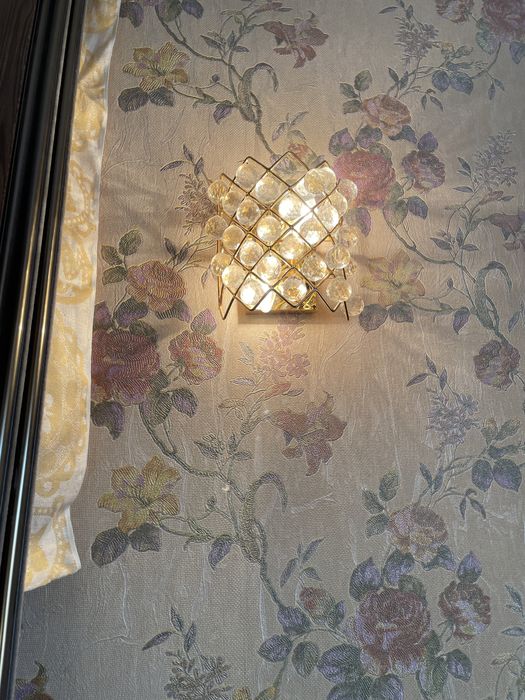 Продам люстру и два бра