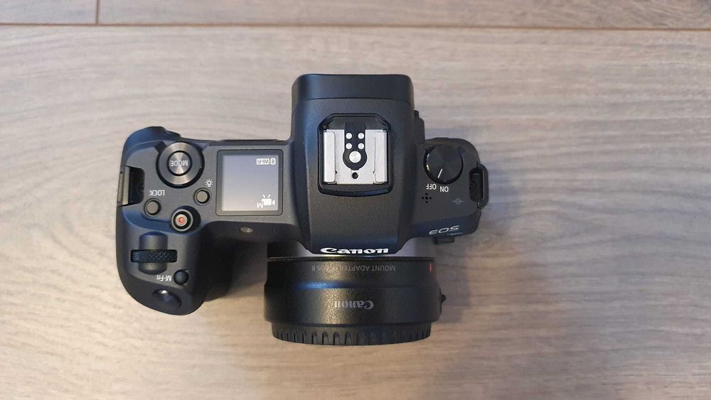 Canon EOS R cu adaptor EF,  card SDXC 128GB si 5 acumulatori originali