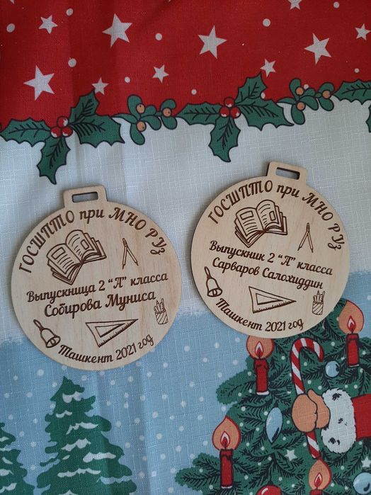 Деревянные медали для выпускников