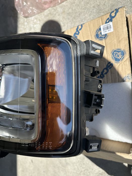 Scania S оригинален ляв фар със забележка по стъклото