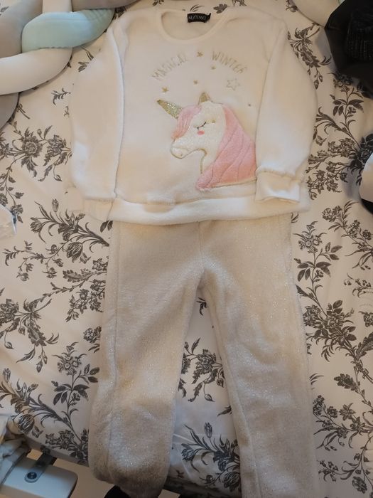 Pijamale pufoase, călduroase fetiță  5-6 ani