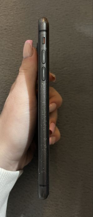 Продавам iphone 11