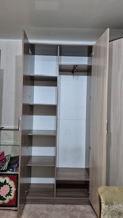 Продаётся два больших шкафа