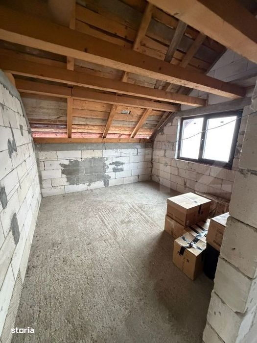 Casa spatioasa cu teren 11 ari in Liteni Moara