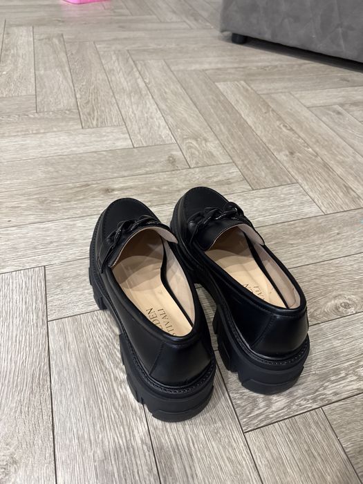 Совершенно новый обувь-туфли для девушек