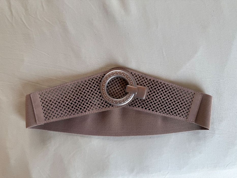 Нежен бежов колан