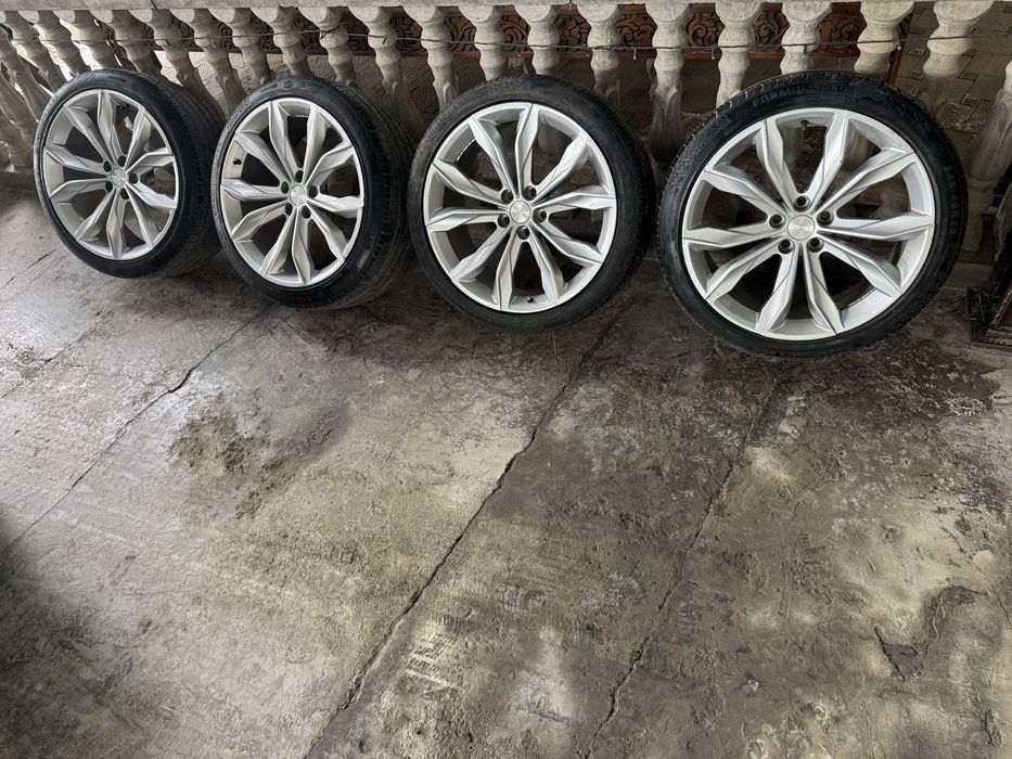 Malibu 2 R20 245/40