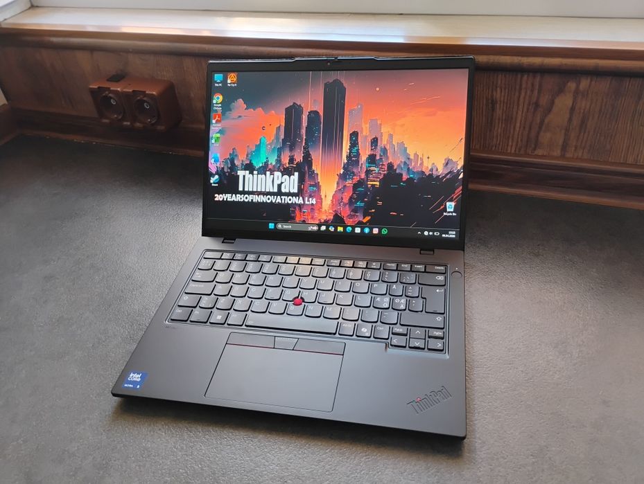 Laptop Lenovo - intel ultra 5 - Arc  - LTE - 5G