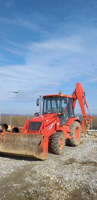 Vând buldoexcavator Fai Komatsu 898, 4x4