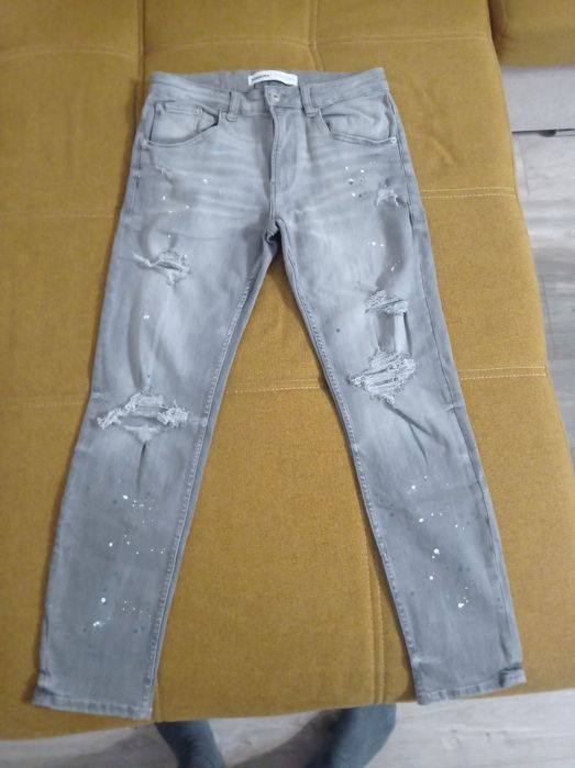 Blugi rupți Bershka gri, mărimea 38