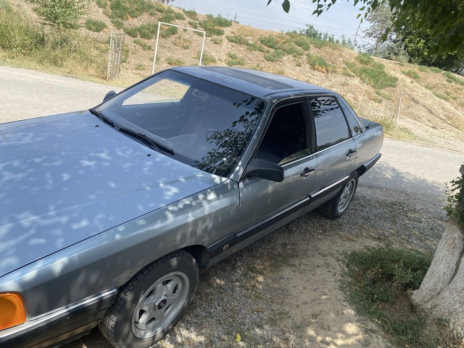 Продаю ауди сотку старушка