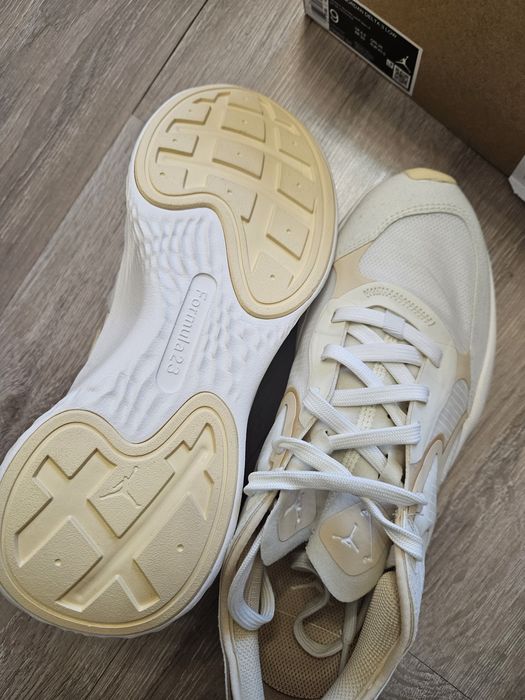 Nike Jordan Delta 3 mid Femei