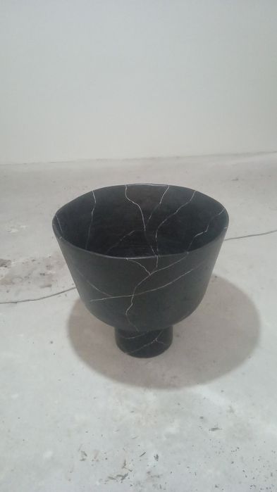 Кашпо вазон из мрамора