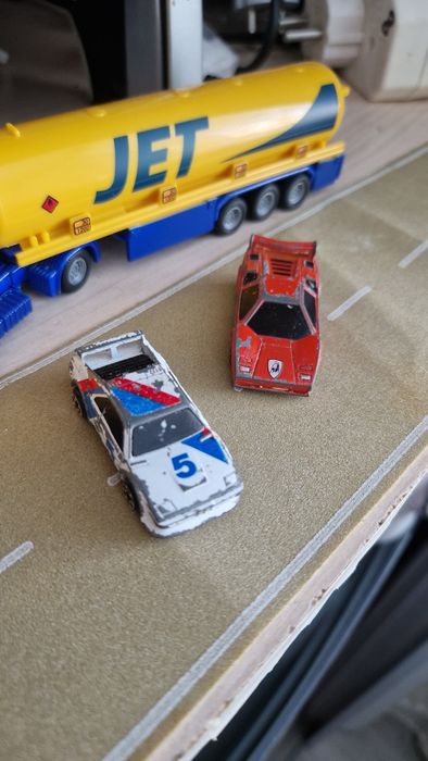 Set machete BMW si Lamborghini, marca Matchbox