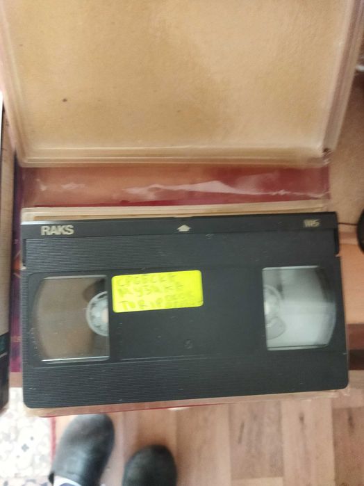 Продавам  VHS видеокасети гледане и за презапис.