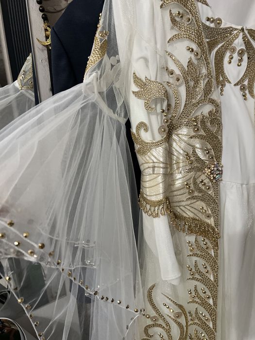 Холати идеал келин либоси бир мартта кийилган тошли узун койне лозимли