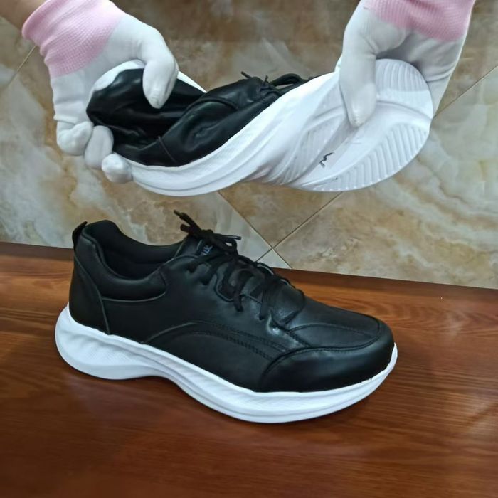 Кроссовки кожаные