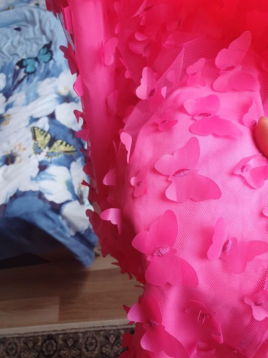 Rochie eleganta roz cu fluturasi