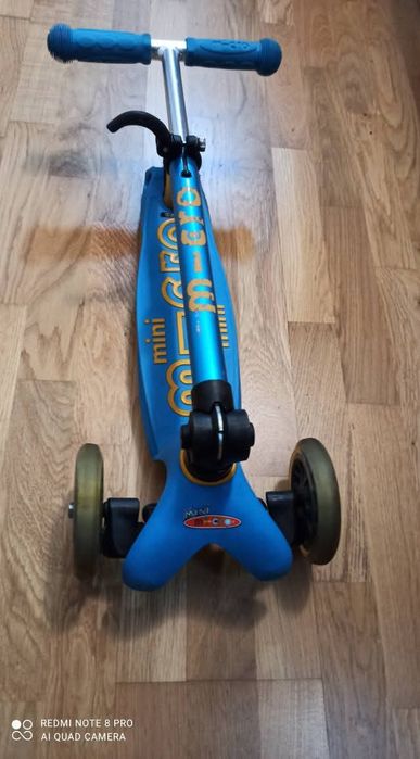 Vând trotineta Mini Micro Deluxe Ocean pliabil, 2-5 ani