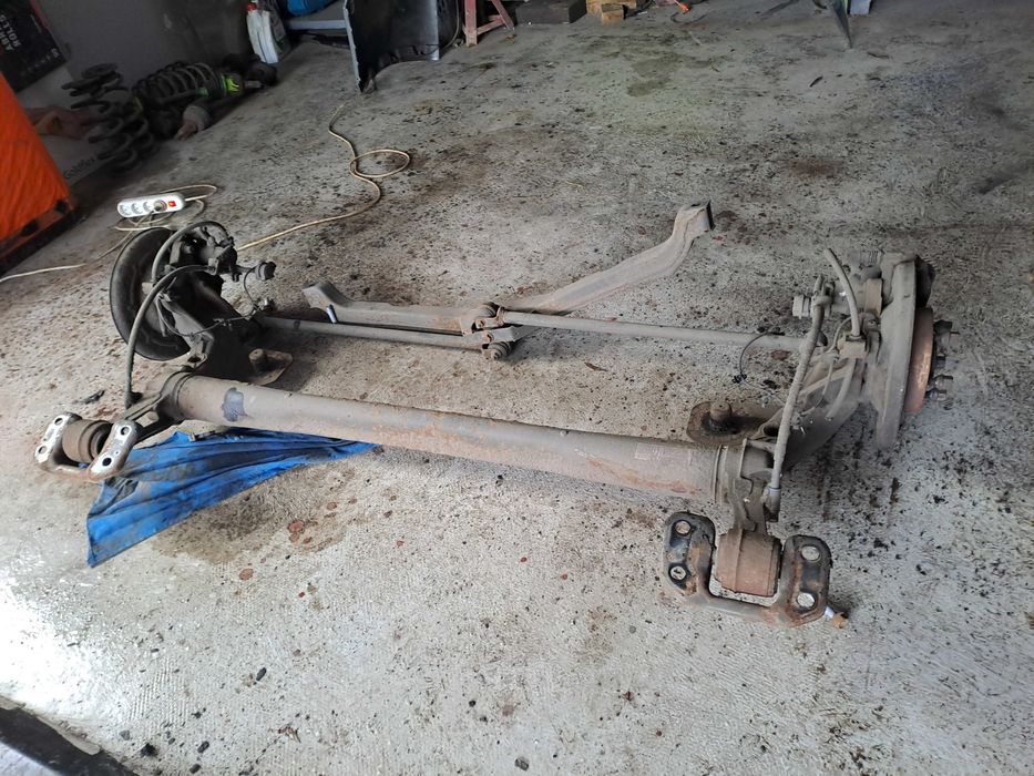 Punte spate Opel Astra J Break Hatchback Sedan completa cu rulmenti