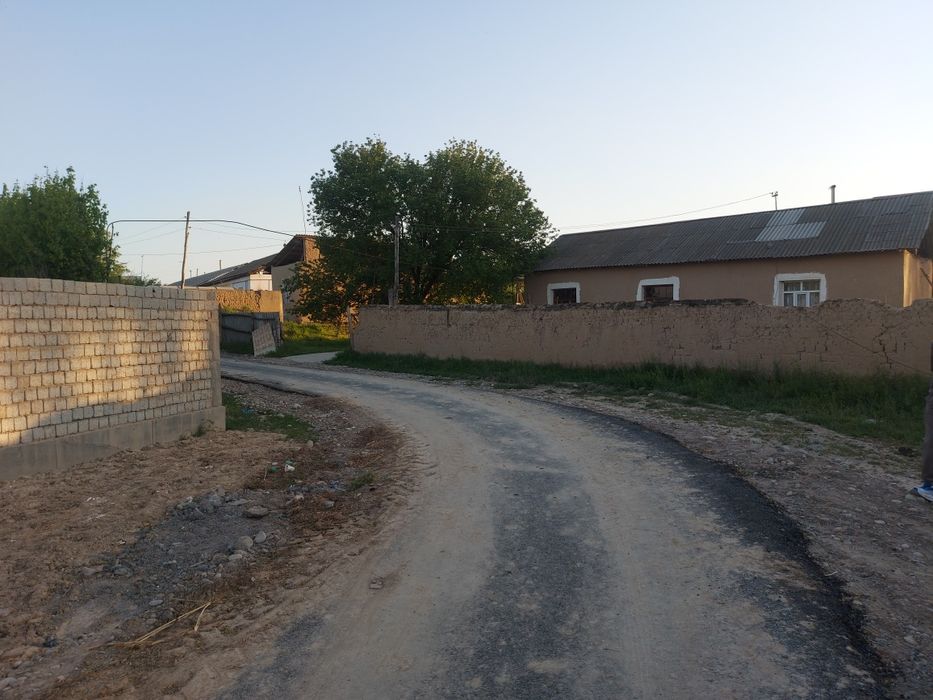 Уй сотилади, катта участка, ховли.