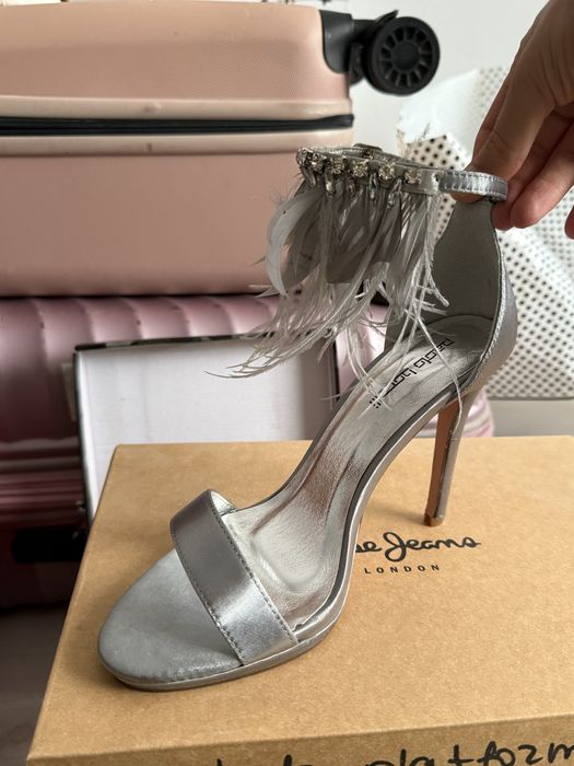 Paolo Botticelli сребристи отворени сандали на висок тънък ток с пера