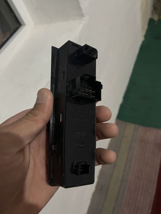 Блок управления стеклоподъёмниками Lada Vesta