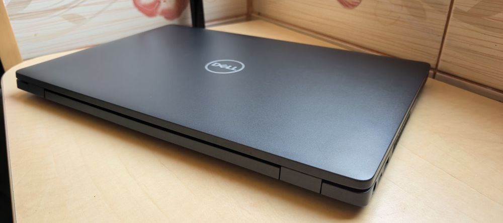 Laptop Dell Latitude 5500__i5 8265U_16GB DDR4_SSD 256GB_15.6"IPS FULL HD_Tastatura Iluminata_Slot CARD/SIM__