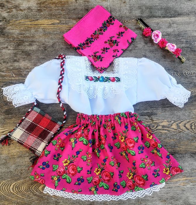 Costum popular pentru fete de Maramures Roz