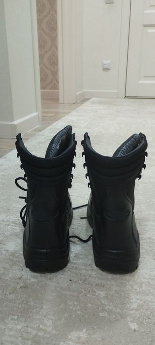 Продам коженные летние берцы 40 размера.