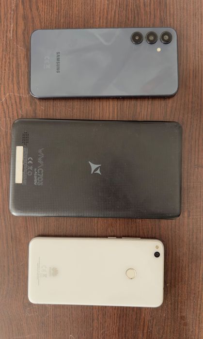 Vând telefoane + tabletă pentru piese sau reparat