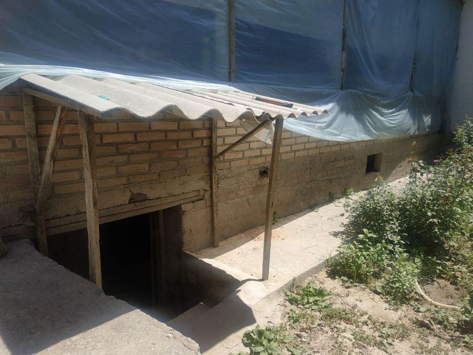 Уй сотилади (шахар марказидан)