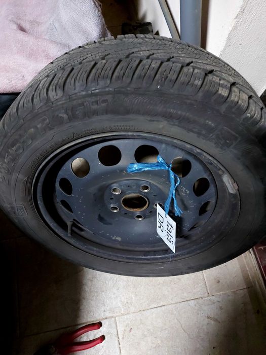 Jante de tabla echipate cu cauciucuri de iarna