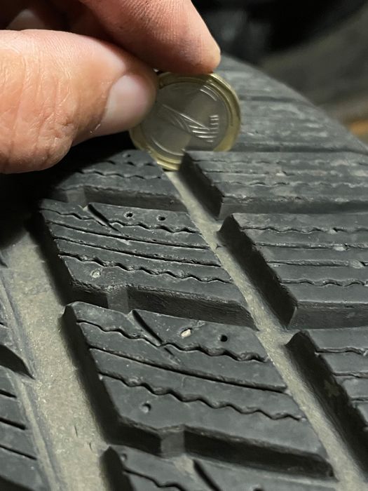 2 броя зимни гуми