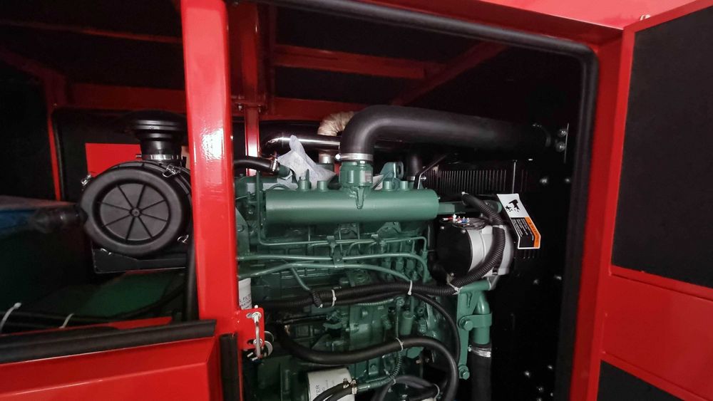 28 КVA / 22 KW Шумозаглушени ТРИФАЗНИ Генератори с Дизелов Двигател