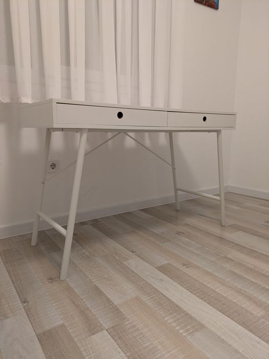 Vând Birou Alb MDF