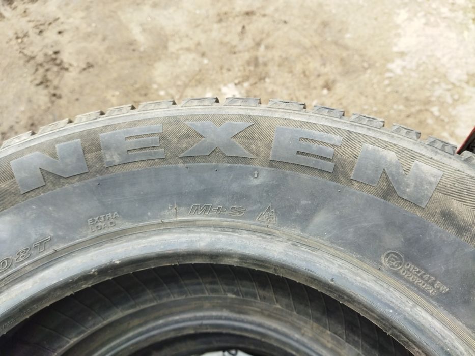 Продам шины 235/65/17 Нехен корея