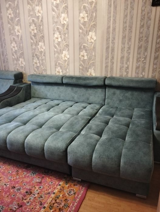 Продам большой диван.