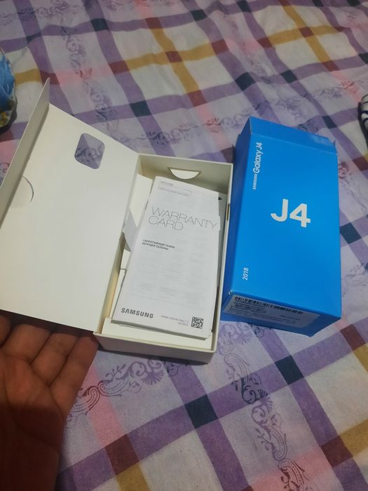 Продам телефон Самсунг J4
